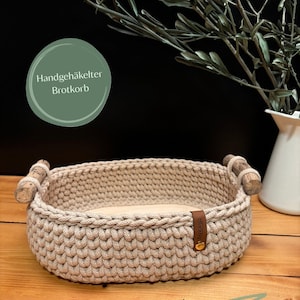 Könnte beinhalten: Ein Set aus drei Keramikbechern mit gesprenkelter, matter Oberfläche. Die Becher sind in den Farbtönen Creme, Hellgrau und Dunkelgrau gehalten. Jeder Becher hat ein schlichtes, minimalistisches Design, ideal für Kaffee oder Tee.