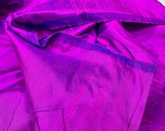Tissu en soie Dupioni magenta avec bleu