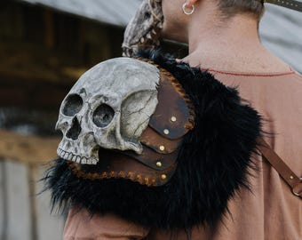 Armadura de hombro con calavera humana con correas ajustables, disfraz para LARP, cosplay celta vikingo, capa de piel para el hombro