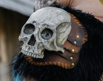 Capa de hombros con calavera humana, hombreras bárbaras, accesorio para LARP, armadura de hombros con calavera celta, atuendo de cosplay