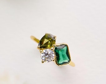 3つの誕生石を使ったカスタムリング • ママのためのパーソナライズされたファミリーリング • 親友へのギフト • 上品なゴールドの誕生石ジュエリー • 母の日リング