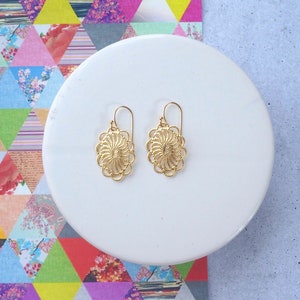 Gold Kleine ovale filigrane Ohrringe
