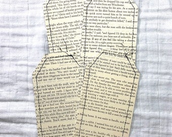étiquettes de page de livre vintage avec bords cousus pour les journaux indésirables. Décoration DIY. Des étiquettes vierges, à vous de décorer. Lot de 4