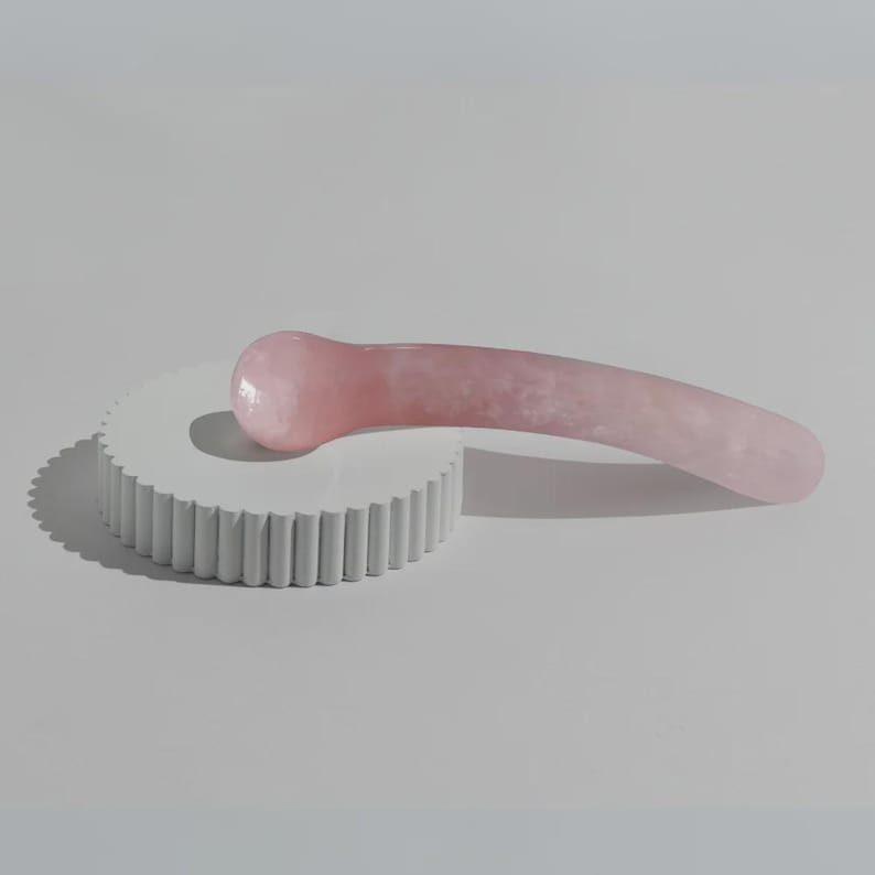 Varita de cristal de cuarzo rosa - Amor propio y energía femenina - Cuarzo rosa - Varita curativa - Varita de masaje de cristal - Cristal curativo - Regalo para ella imagen 4