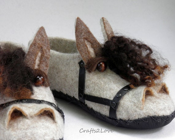 womens horse slippers