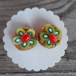 Ohrstecker Mini Obst Törtchen Kiwi Ohrringe Ohrschmuck modelliert aus Polymer Clay