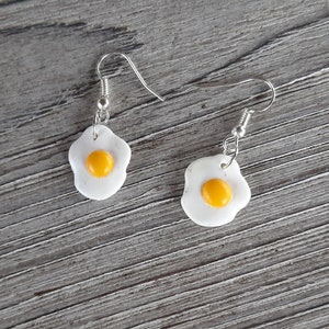 Spiegelei Ohrstecker Ohrringe handmodelliert aus Fimo Ohrschmuck aus Polymer Clay