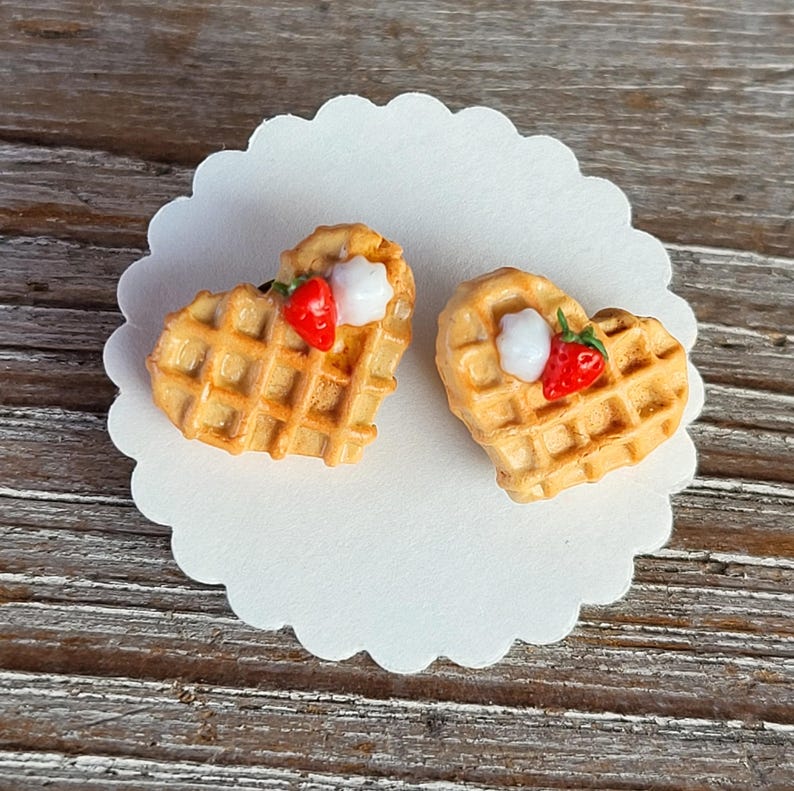 Pendientes, aretes tipo botón, Fimo, divertidas joyas para las orejas con forma de corazón de gofre, modeladas con arcilla polimérica. imagen 7