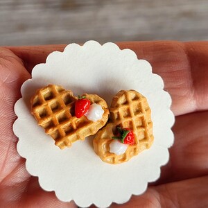 Pendientes, aretes tipo botón, Fimo, divertidas joyas para las orejas con forma de corazón de gofre, modeladas con arcilla polimérica. imagen 8