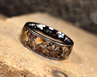 Anillo Jurásico Trinity: Anillo de tungsteno con hueso y diente de dinosaurio real (T-Rex, Triceratops, Diplodocus)