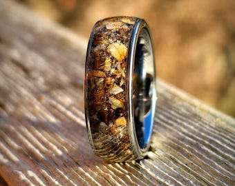 Anillo Jurásico Trinity: Anillo de tungsteno con hueso y diente de dinosaurio real (T-Rex, Triceratops, Diplodocus)