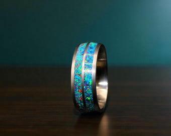 Anillo DualFlux de 8 mm – Fusión de doble canal de esmeralda, ópalo y meteorito