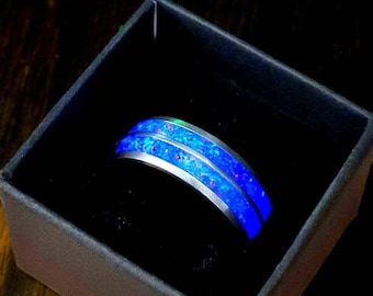 Anillo DualFlux de 8 mm – Fusión de doble canal de esmeralda, ópalo y meteorito