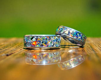 Anillo Nebula 13 – Incrustación de 13 cristales del espacio profundo • Auténtico espectro de ópalo, meteorito y gemas