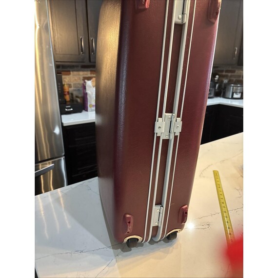 Vintage Samsonite Silhouette II Burgundy 22/26 Cartwheel Hard Luggage • Survivor View 6