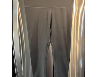 Fabletics Womens Heather Gray Leggings SZ Small Capri