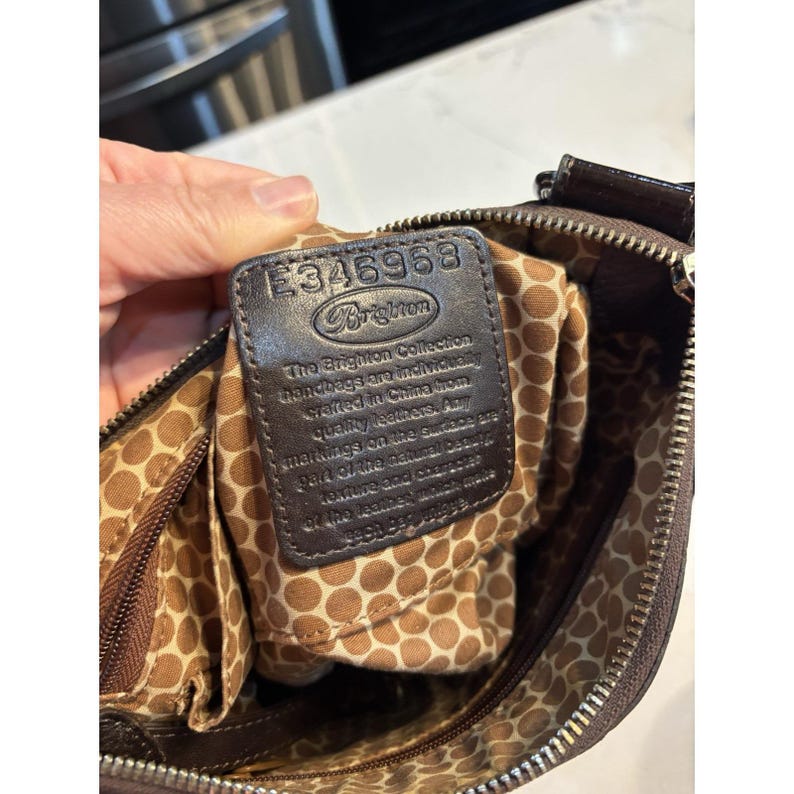 Brighton Nylon Patent Leather Croc Embossed Crossbody Purse Brown Bild 6