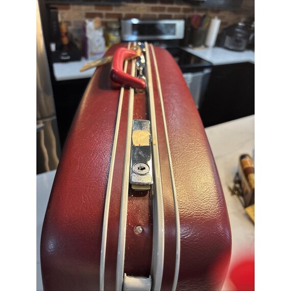 Vintage Samsonite Silhouette II Burgundy 22/26 Cartwheel Hard Luggage • Survivor View 5