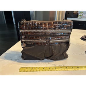 Brighton Nylon Patent Leather Croc Embossed Crossbody Purse Brown Bild 3