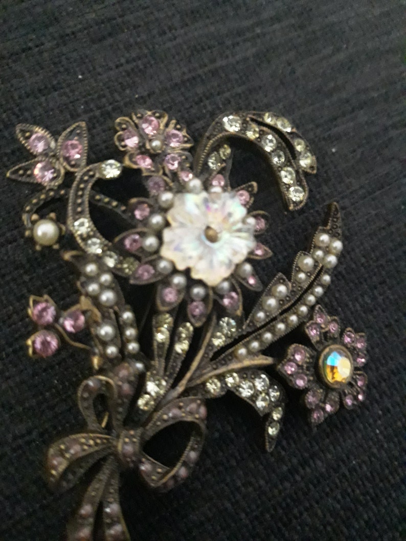 Sweet Romance Floral Bouquet Pin