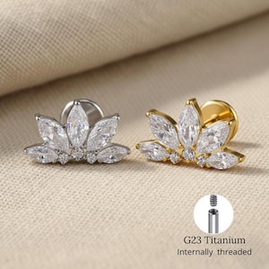 Pendiente Lotus CZ G23 de titanio con rosca interna para labret, concha, hélix y tragus.