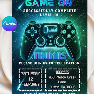 Puede incluir: Una invitación digital con temática de juegos. El diseño presenta un mando de juego brillante en el centro, con las palabras "GAME ON" y "SUCCESSFULLY COMPLETE LEVEL 10" encima. La invitación es para la celebración de Thomas, con detalles de fecha, hora y lugar.