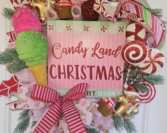 Corona navideña de Candyland, decoración caprichosa para una tienda de dulces navideña