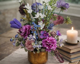 Centro de mesa de jardín de terciopelo Twilight / Arreglo floral artificial, Arte botánico en tonos ciruela y violeta