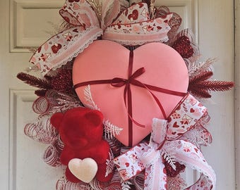 Corona de San Valentín, corona rosa y roja para puerta, decoración de San Valentín con osito de peluche, decoración romántica para puerta de entrada, corona de San Valentín con corazón.