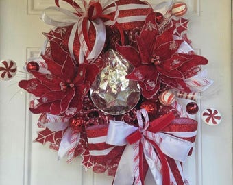 Corona navideña de menta con joyas / Cinta de terciopelo roja y blanca