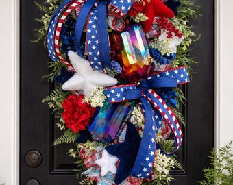 Guirnalda patriótica hecha a mano para puerta, corona americana roja, blanca y azul, decoración de verano para el porche.