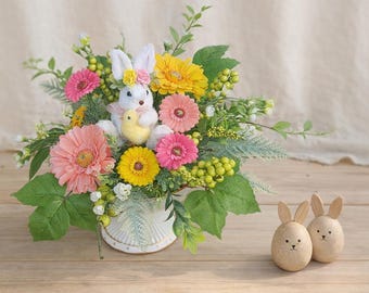 Compota de conejito de primavera, arreglo floral con gerberas pastel, decoración de mesa de Pascua