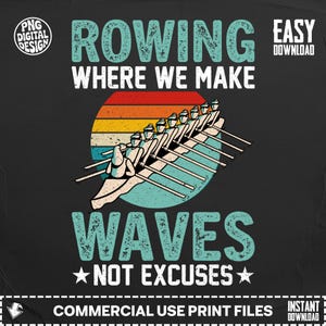 Może przedstawiać: Grafika w stylu vintage przedstawiająca załogę wioślarską w łodzi, na tle okręgu w kolorach zachodu słońca. Tekst brzmi "ROWING WHERE WE MAKE WAVES NOT EXCUSES". Projekt jest w odcieniach niebieskiego, białego, pomarańczowego i żółtego na czarnym tle.