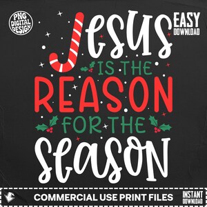 Könnte beinhalten: Ein festliches Design auf schwarzem Hintergrund mit dem Text "Jesus is the Reason for the Season" in Weiß und Rot. Das Design enthält eine Zuckerstange und Stechpalmen. Der Text "PNG Digital Design" befindet sich oben links.