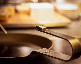 PAN - Die ergonomische Eisenpfanne - Handmade in Germany
