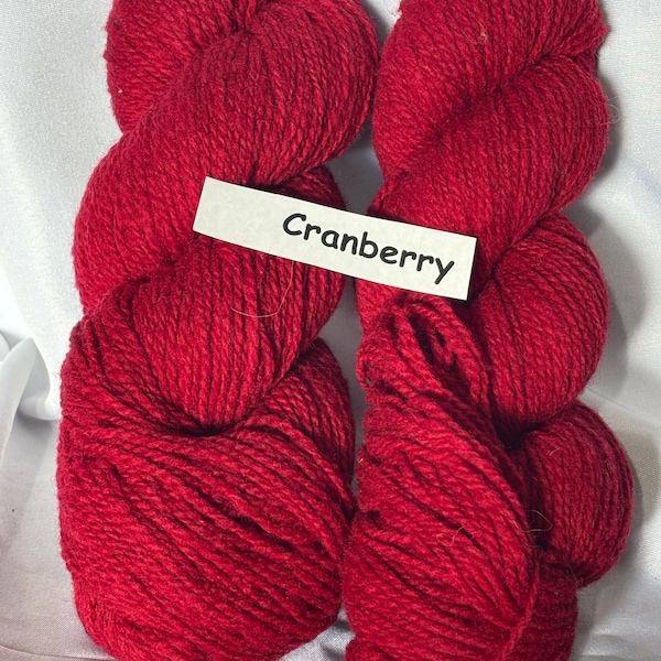 Hilo de lana peinada de 2 cabos – 100 % lana de oveja – Rojos y rosas – 210 yardas / 4 oz