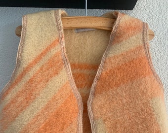 Handmade | bodywarmer  | salmon beige | wool | recycled | sustainable | reworked blanket |size 92-98 | 2 - 2,5 years old