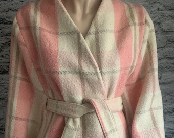 Abrigo de lana hecho a mano: Chaqueta tipo capa a cuadros rosa (talla S/M)