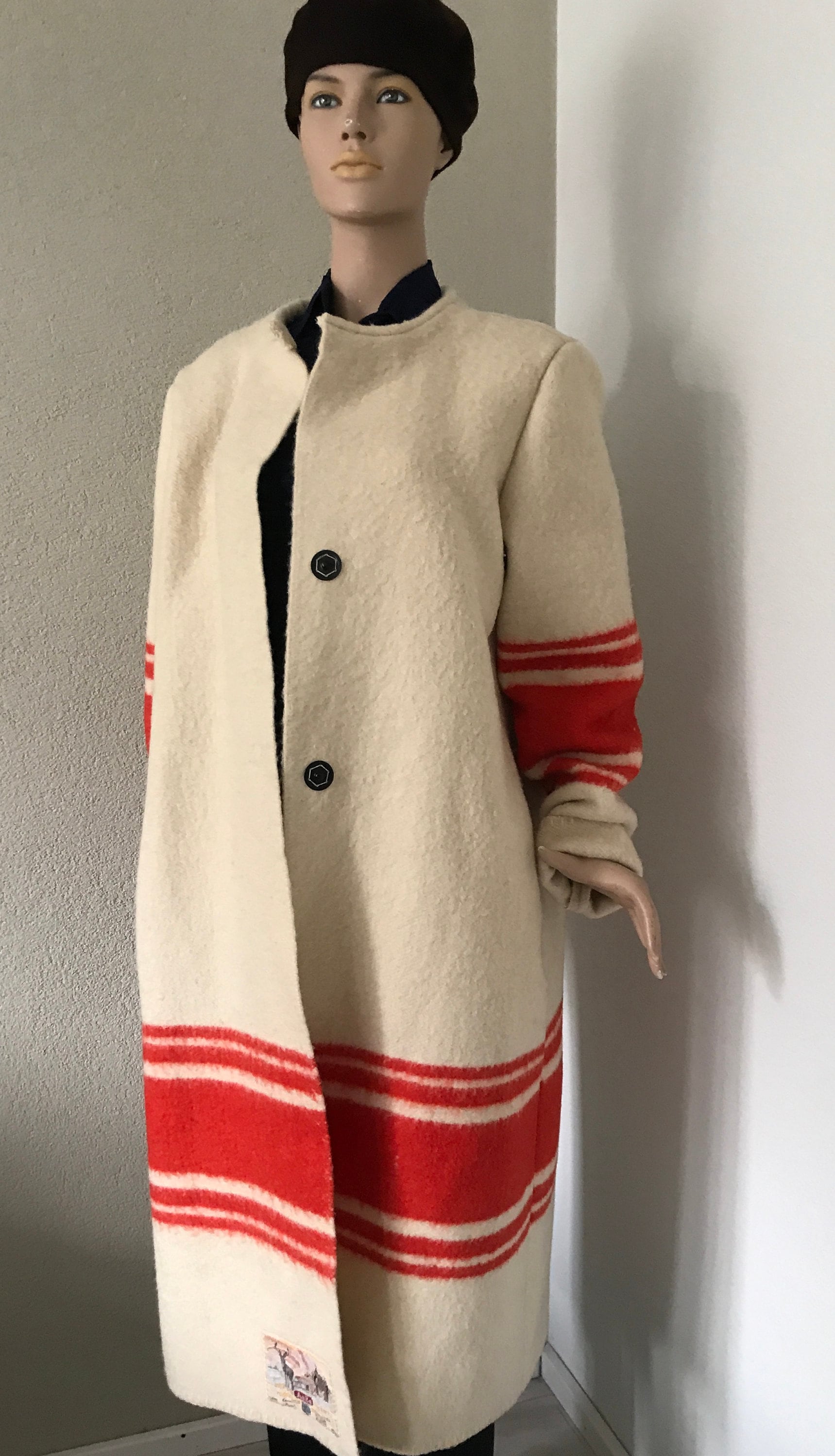 Handmade coat blanket coat jacket blanketcoat wool offwhite with red AaBee blanket