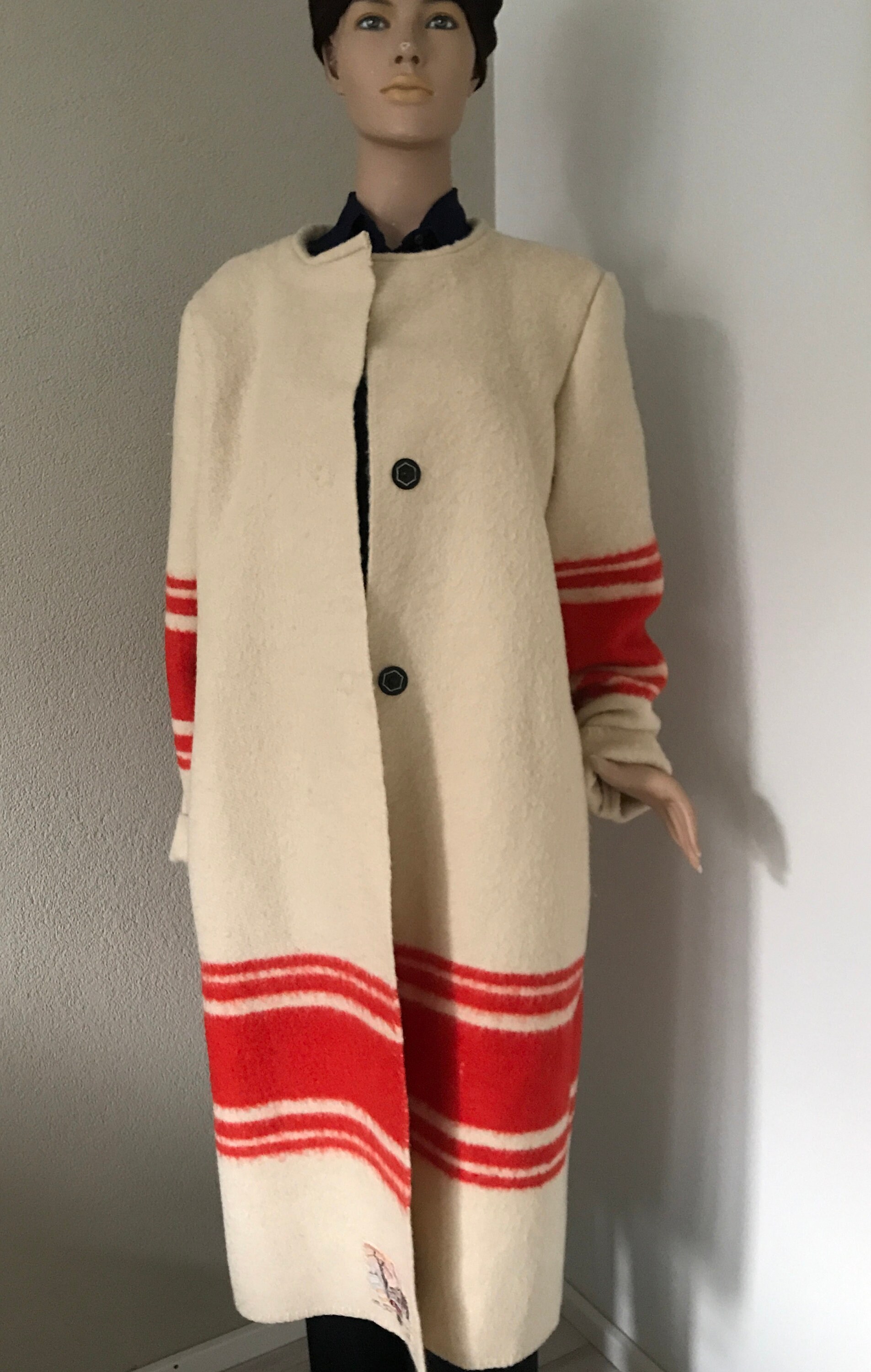 Handmade coat blanket coat jacket blanketcoat wool offwhite with red AaBee blanket