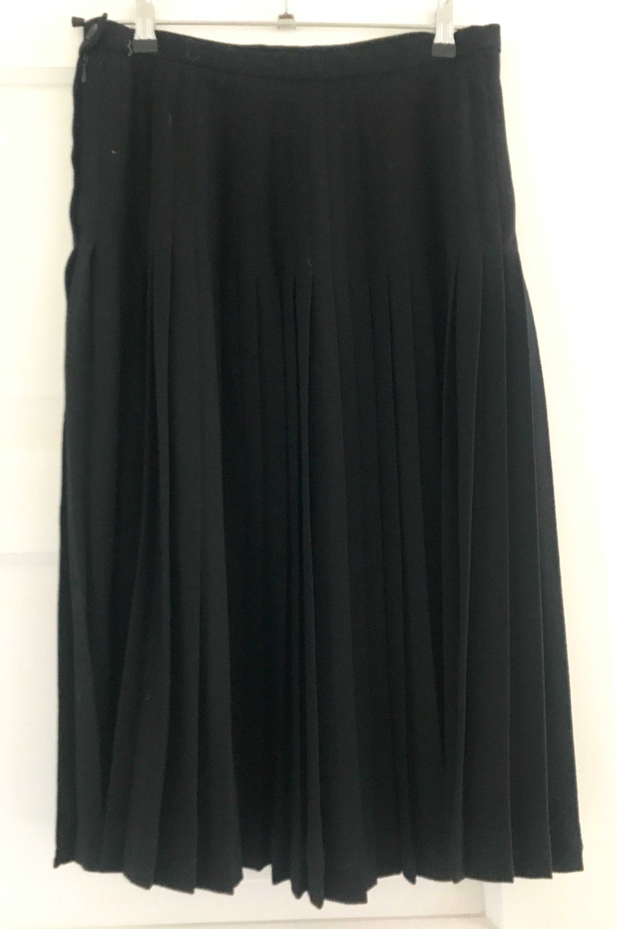 Vintage pleated skirt wool skirt black Italian design made in