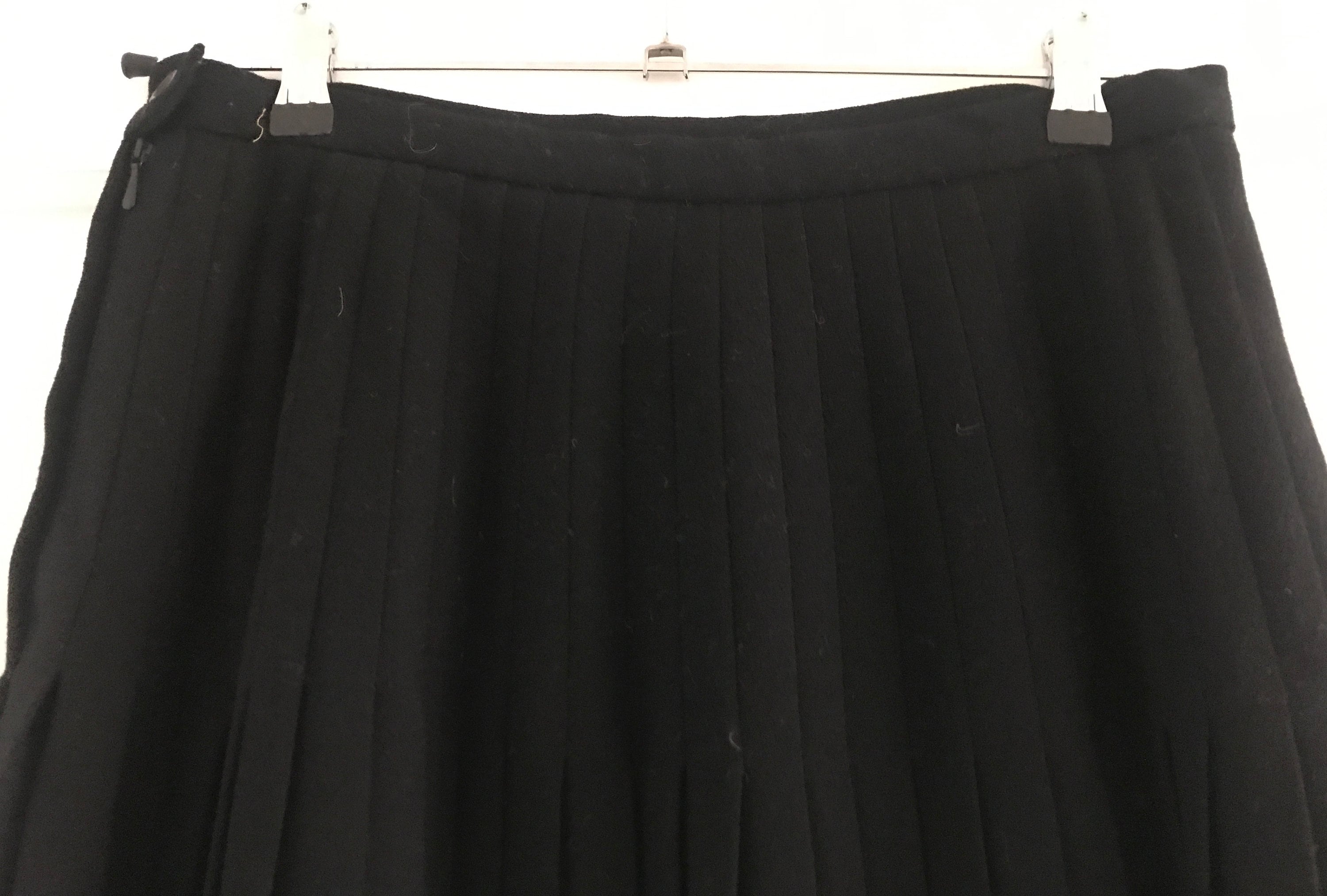 Vintage pleated skirt | wool skirt | black | Italian design | made in ...