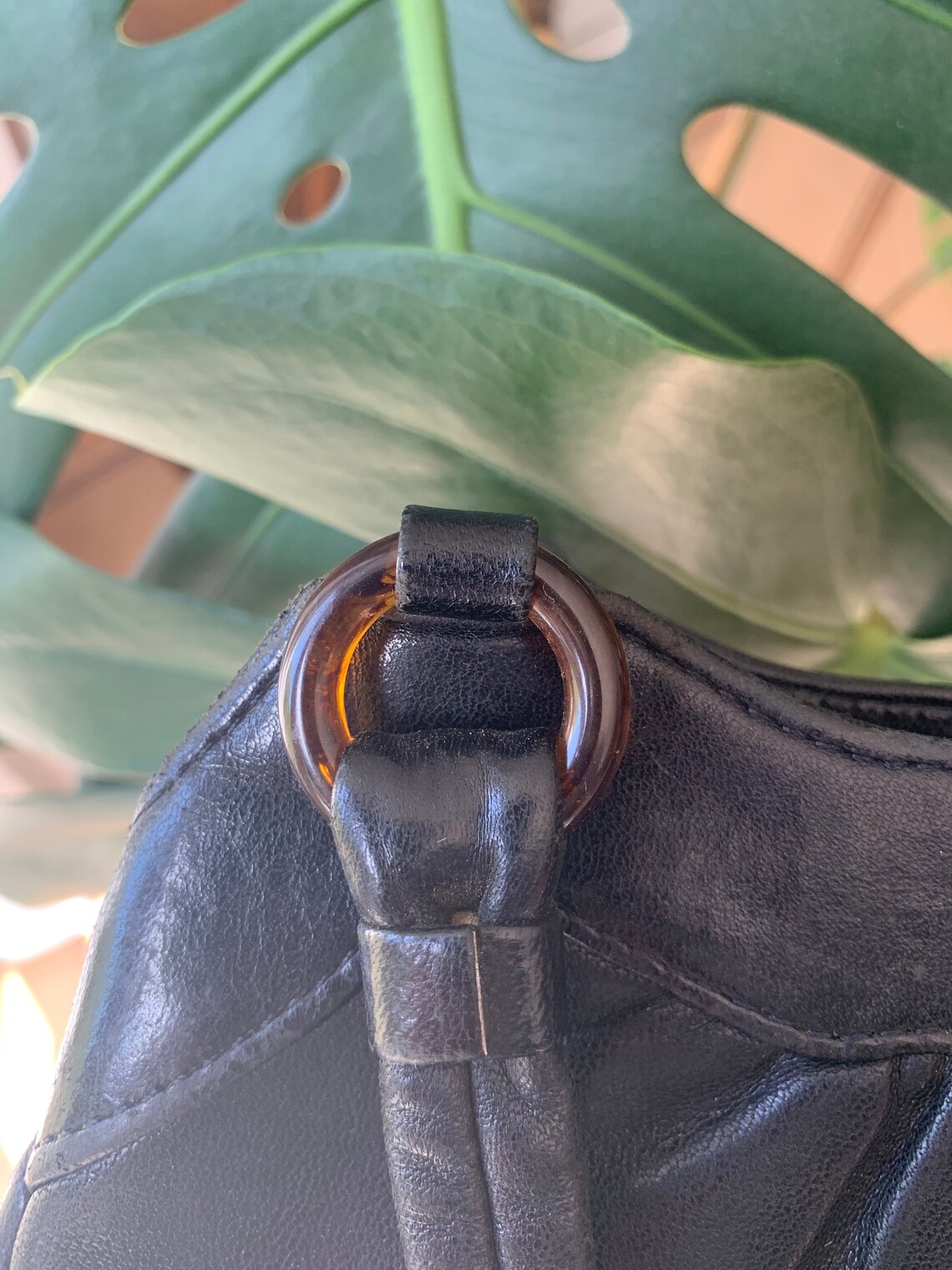 Vintage handbag | fifties purse | black leather | by Karim | bag | top handle | fifties | lucite buckles, foto 3 di 5