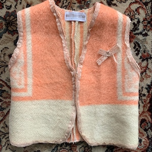 Handmade | bodywarmer  | pink beige | wool | recycled | sustainable | reworked blanket |size 92-98 | 2 - 2,5 years old