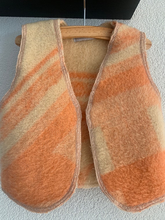 Handmade | bodywarmer  | salmon beige | wool | recycled | sustainable | reworked blanket |size 92-98 | 2 - 2,5 years old