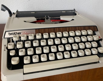Vintage Schreibmaschine | Brother de Luxe 900 | beige | Siebziger Jahre | hergestellt in Japan | Anleitung | QWERTZ-Tastatur | tragbar