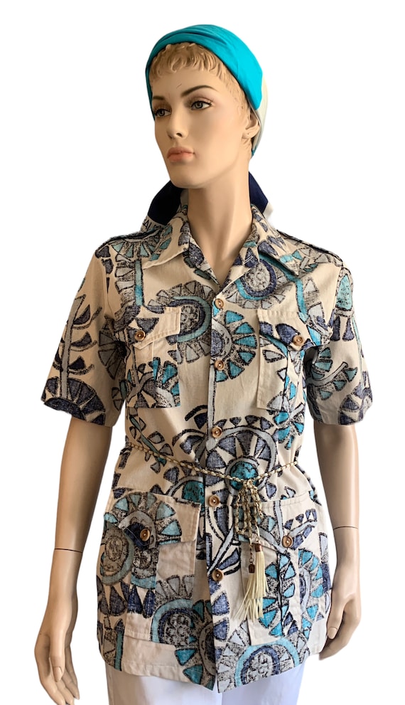 Barefoot in Paradise | Hawaii shirt | safari style | jacket | wooden buttons | blouse | jacket | short sleeve | New old stock | size small