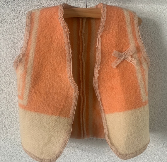 Handmade | bodywarmer  | pink beige | wool | recycled | sustainable | reworked blanket |size 92-98 | 2 - 2,5 years old