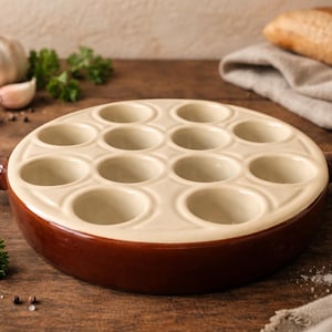 Slakken bord | Escargots bord of schaal| Emile Henry | keramiek | porselein | Frankrijk | brown beige  | zeventiger jaren