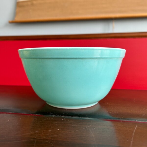 Aqua Pyrex 402 2 Quart Bowl Mid Century Beach House Chic Decor